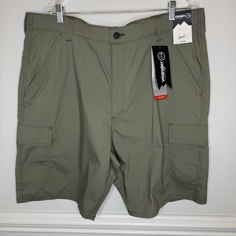 Wrangler ATG Men’s Cargo Shorts Size 40 Olive Green Flat Front New With Tags
